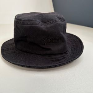 Aritzia TNA bucket hat